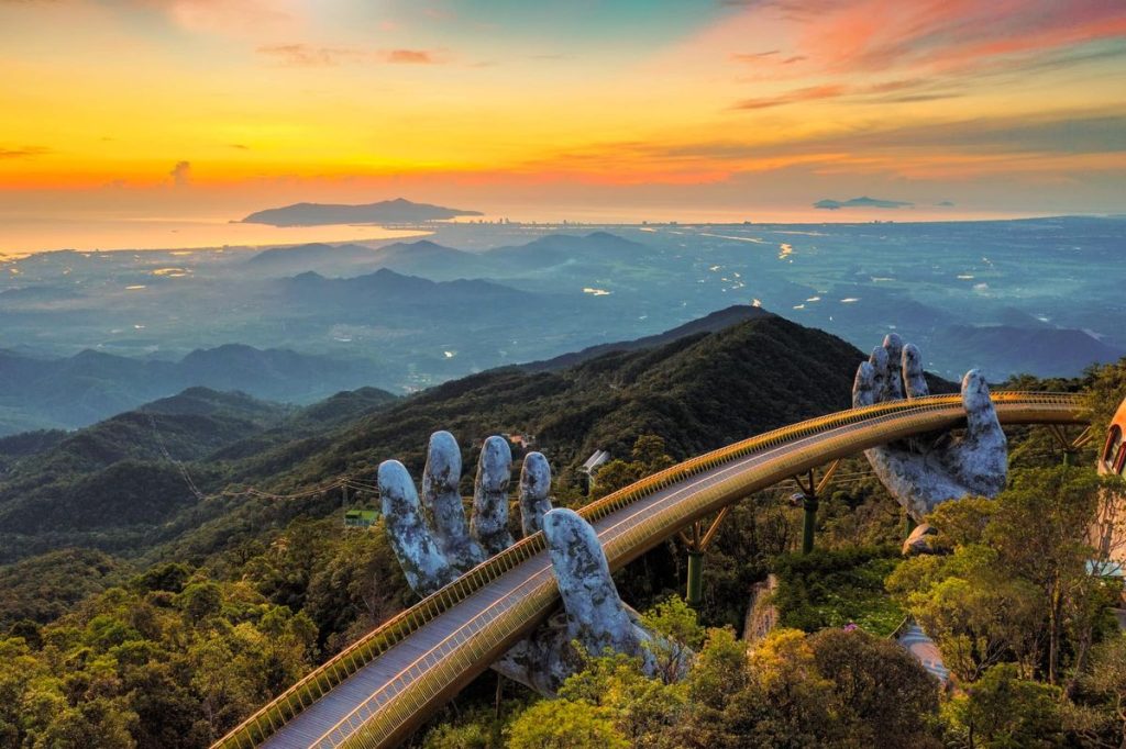 Cầu Vàng - điểm đến du lịch nổi tiếng Việt Nam