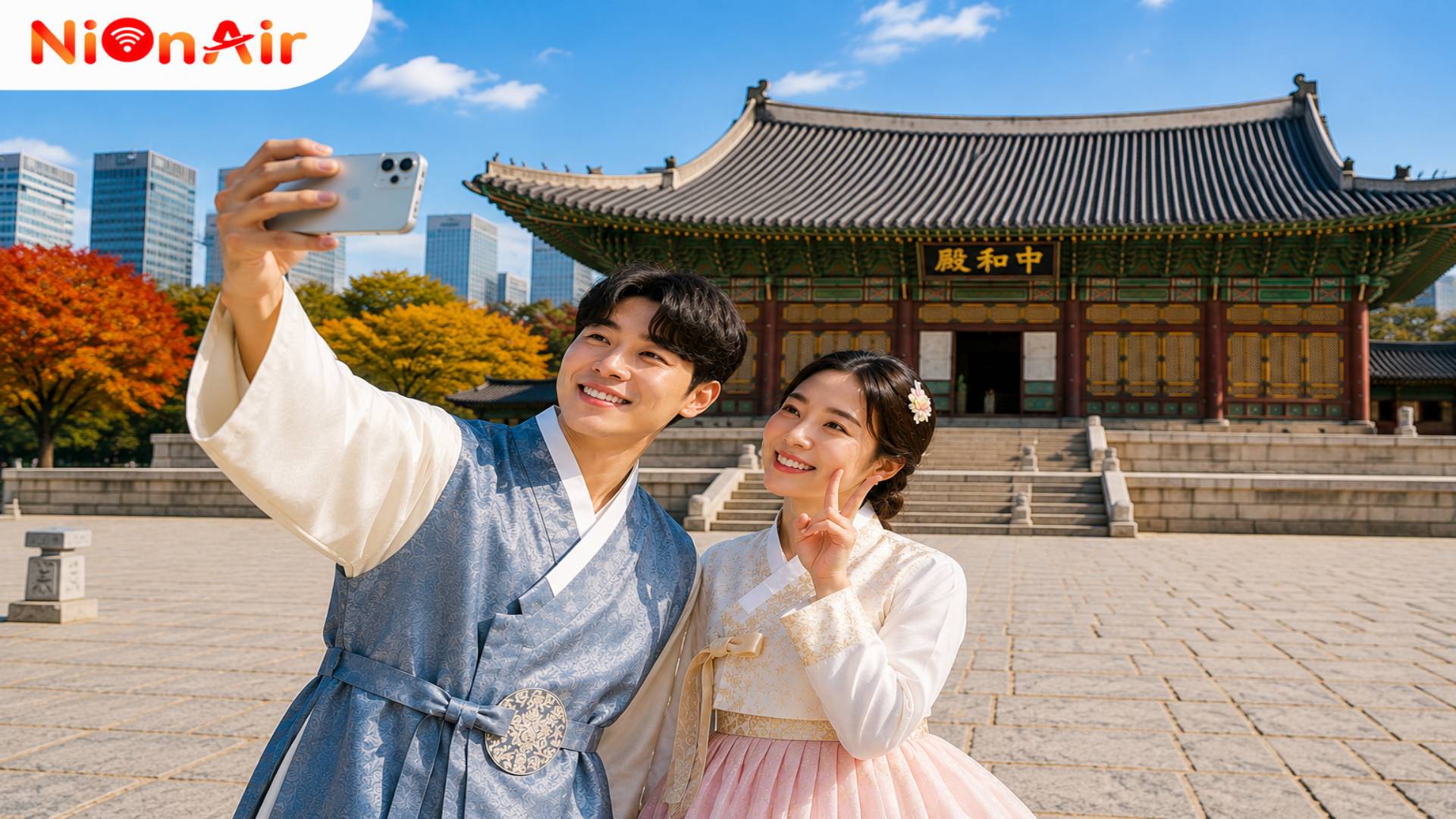Du khách mặc Hanbok check-in miễn phí tại cung điện Deoksugung, Hàn Quốc