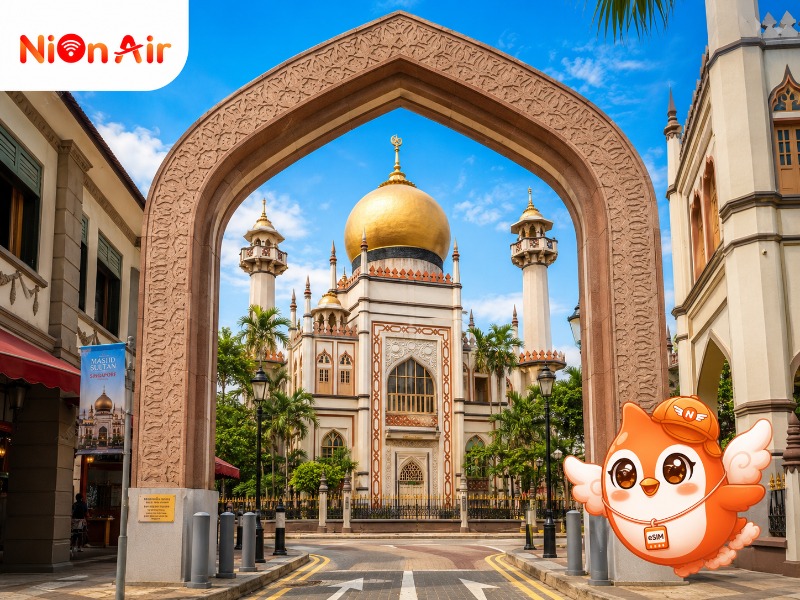 Kiến trúc mái vòm vàng của Sultan Mosque tại phố Ả Rập Kampong Glam