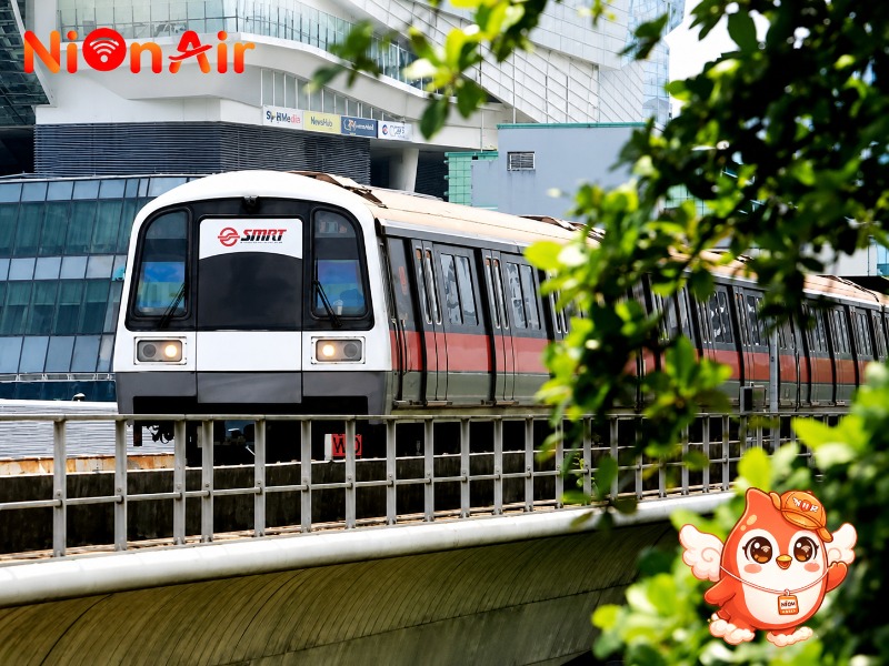 Tàu điện ngầm MRT là phương tiện di chuyển rẻ và tiện lợi nhất tại Singapore